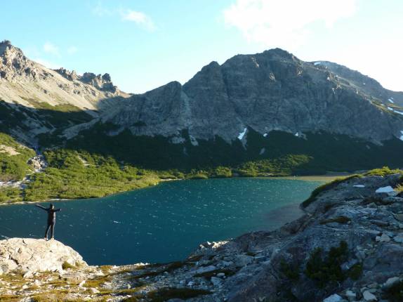 Aproveitando os últimos raios e calor do sol ao retornar ao lago Jakob, região de Bariloche, na Argentina